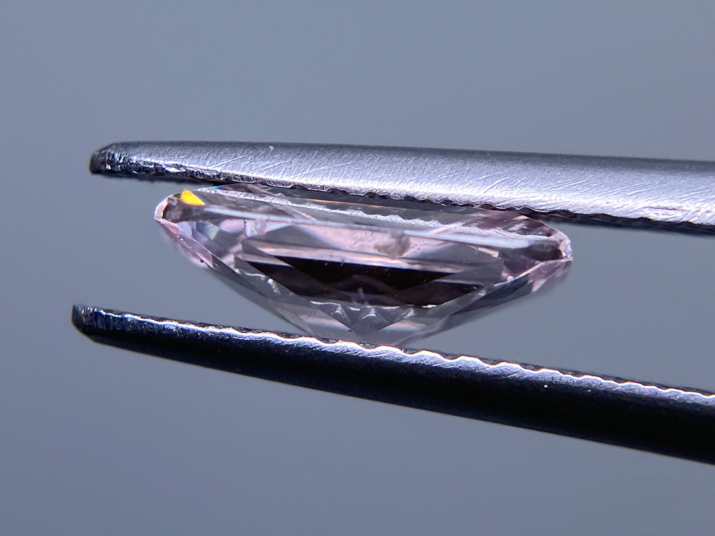 サファイア ファンシーカラー　1.770ct 中央宝石ソーティング付き 9.08㎜×6.21㎜×3.48㎜ ルース（ 裸石 ） 2932S