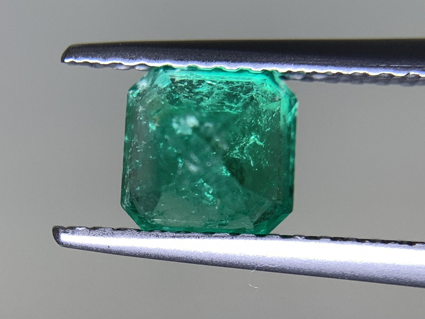 エメラルド 1.005ct 宝石ソーティング付き  5.8㎜×5.8㎜×4.6㎜  ルース（ 裸石 ） 2999Y