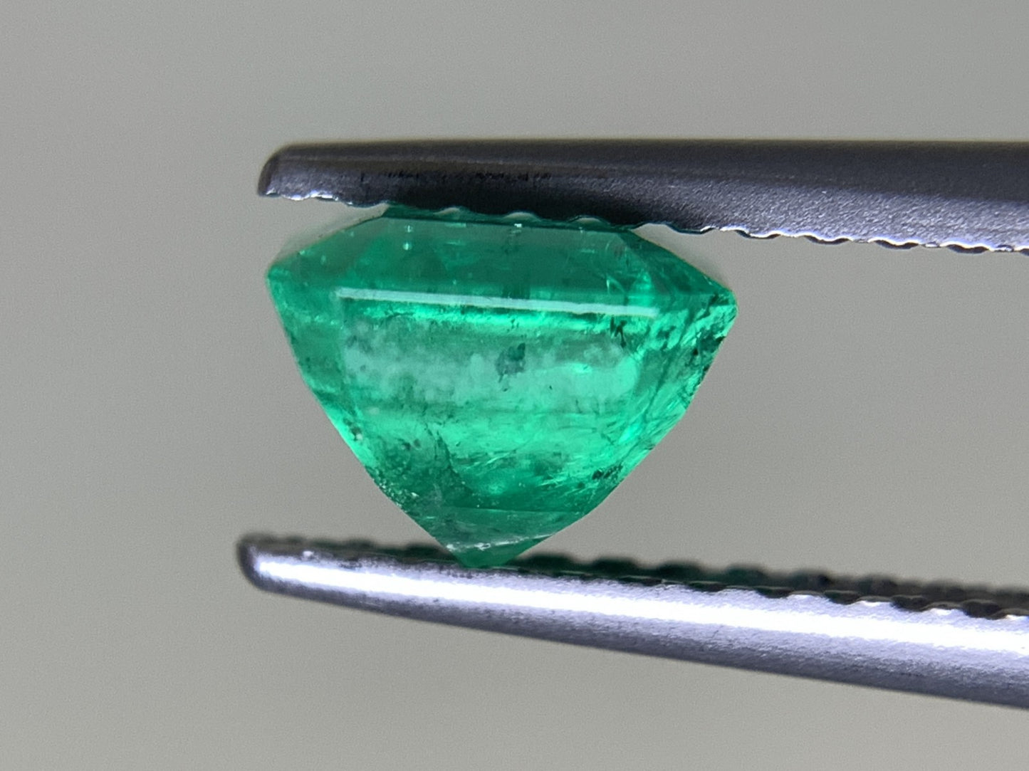 エメラルド 1.005ct 宝石ソーティング付き  5.8㎜×5.8㎜×4.6㎜  ルース（ 裸石 ） 2999Y