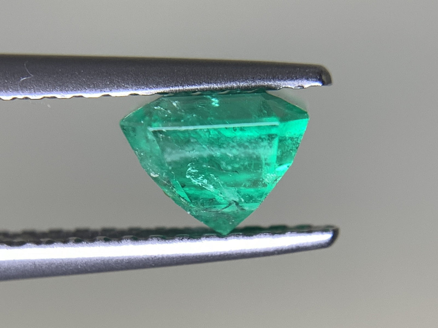 エメラルド 1.005ct 宝石ソーティング付き  5.8㎜×5.8㎜×4.6㎜  ルース（ 裸石 ） 2999Y