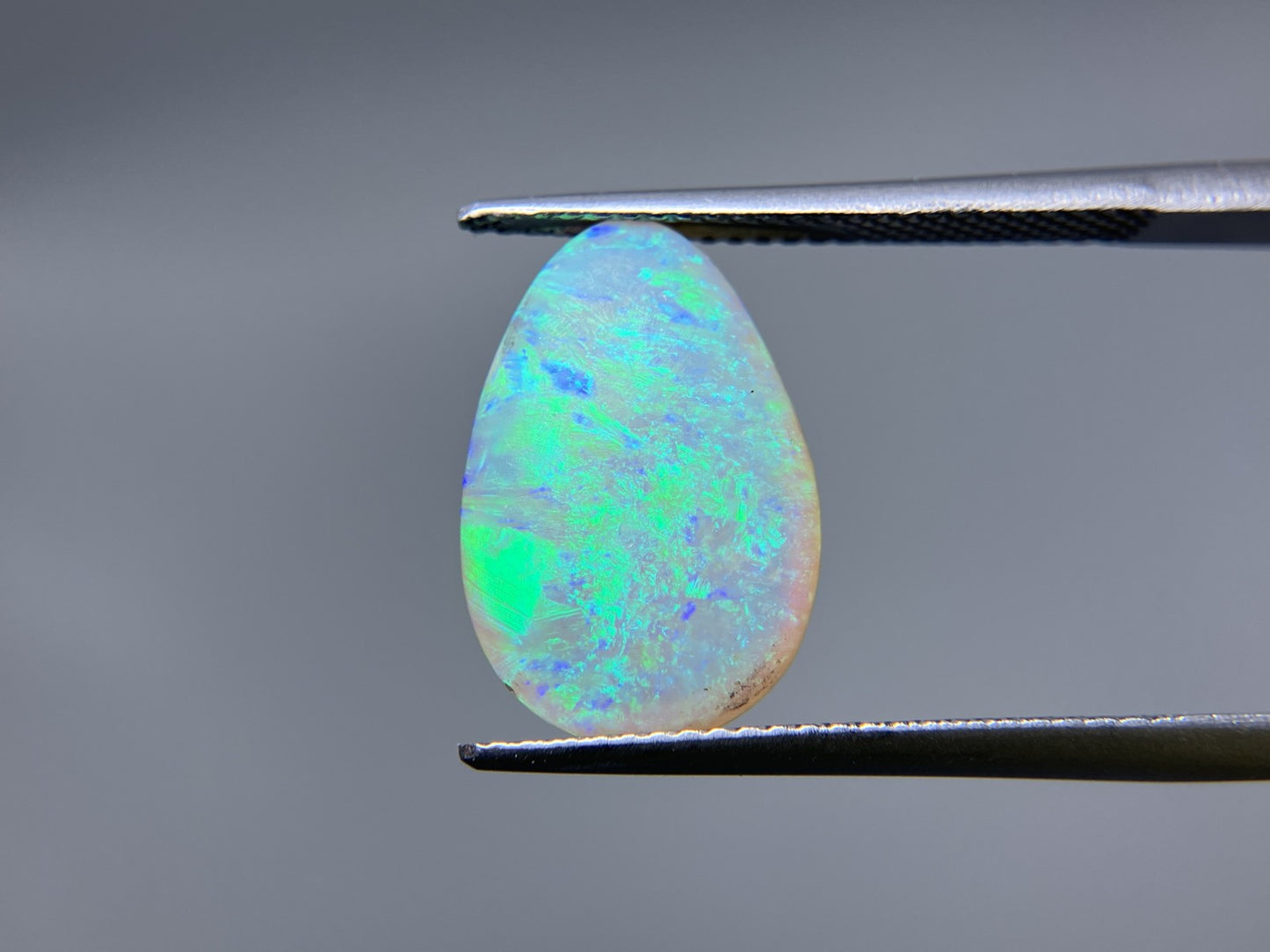 ブラックオパール 4.885ct 宝石ソーティング付き 15.8㎜×10.9㎜×4.8㎜ ルース（ 裸石 ） 3193S