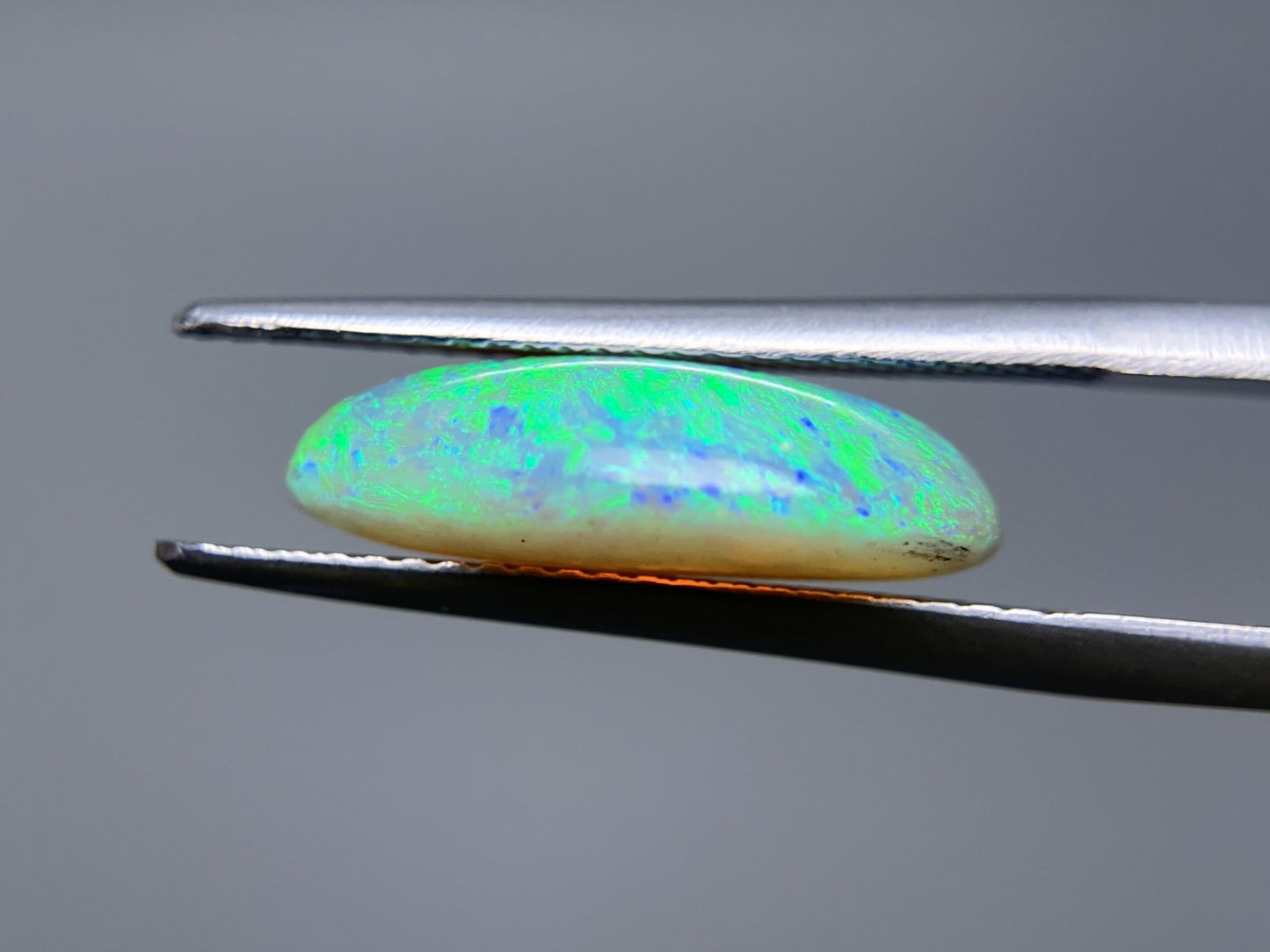 ブラックオパール 4.885ct 宝石ソーティング付き 15.8㎜×10.9㎜×4.8㎜ ルース（ 裸石 ） 3193S