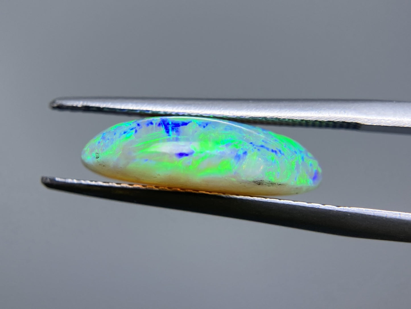 ブラックオパール 4.885ct 宝石ソーティング付き 15.8㎜×10.9㎜×4.8㎜ ルース（ 裸石 ） 3193S