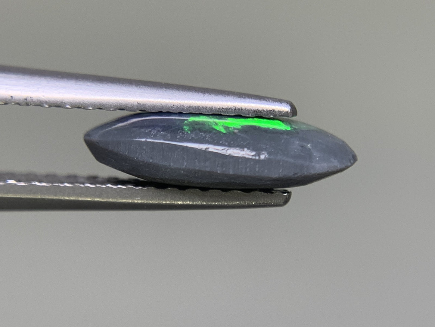 ブラックオパール 0.984ct 宝石ソーティング付き 11.1㎜×4.7㎜×2.9㎜ ルース（ 裸石 ） 2028Y