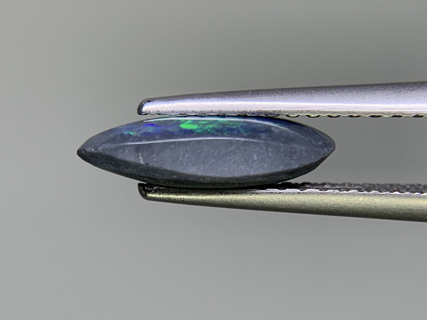 ブラックオパール 0.984ct 宝石ソーティング付き 11.1㎜×4.7㎜×2.9㎜ ルース（ 裸石 ） 2028Y