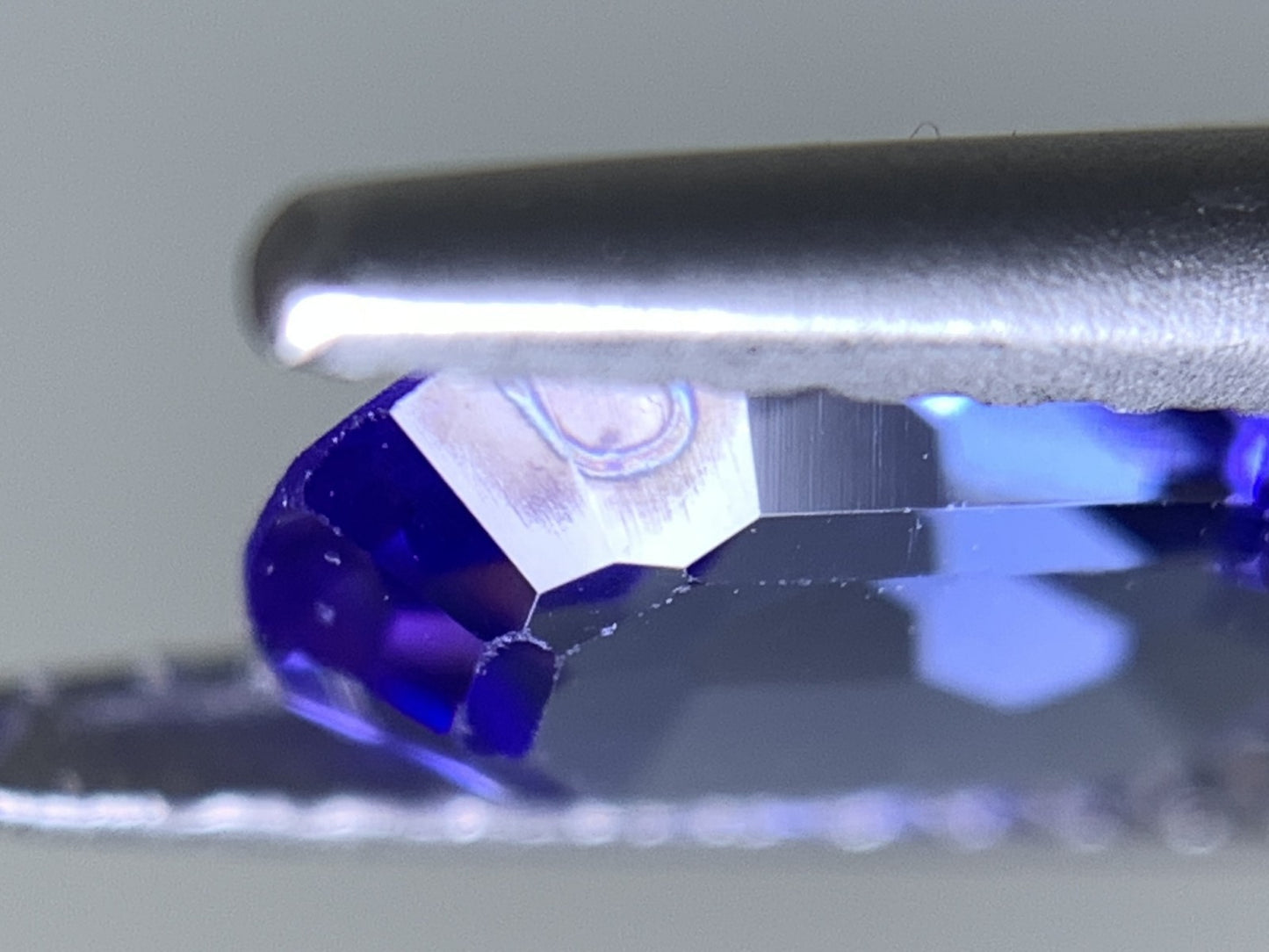 タンザナイト 天然  1.383ct  宝石ソーティング付き  8.2㎜×6.4㎜×3.4㎜ ルース（ 裸石 ）  6102Y
