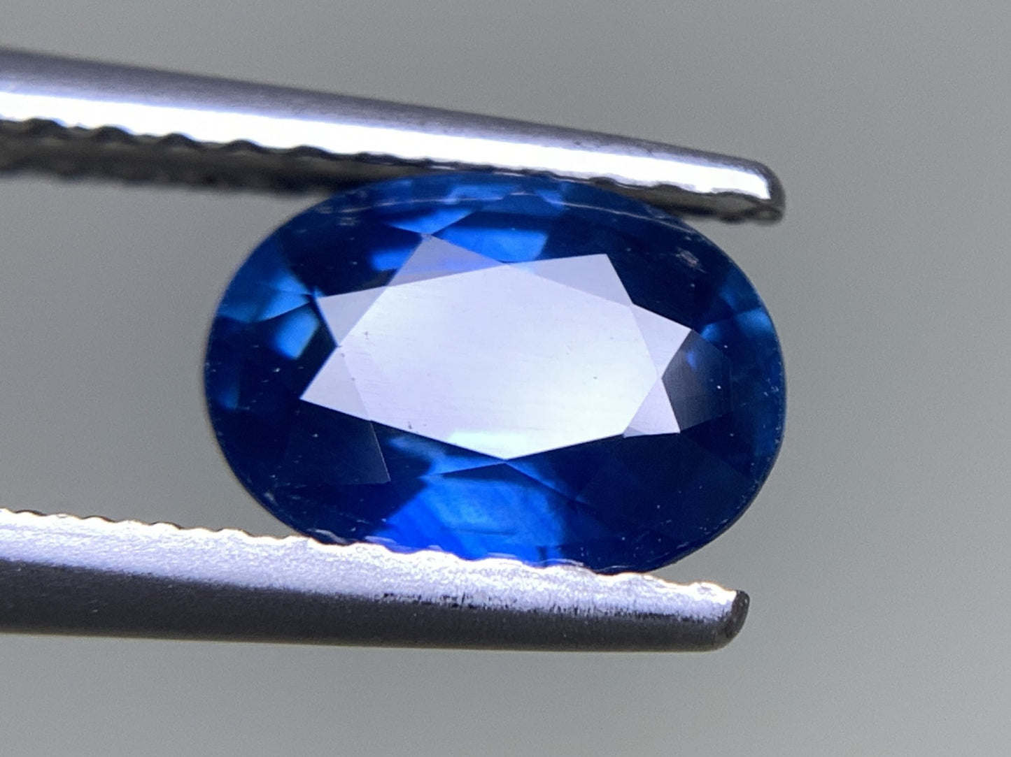 サファイア 天然  1.340ct  宝石ソーティング付き  7.4㎜×5.7㎜×3.4㎜  ラッピング無料  ルース（ 裸石 ）  5073Y