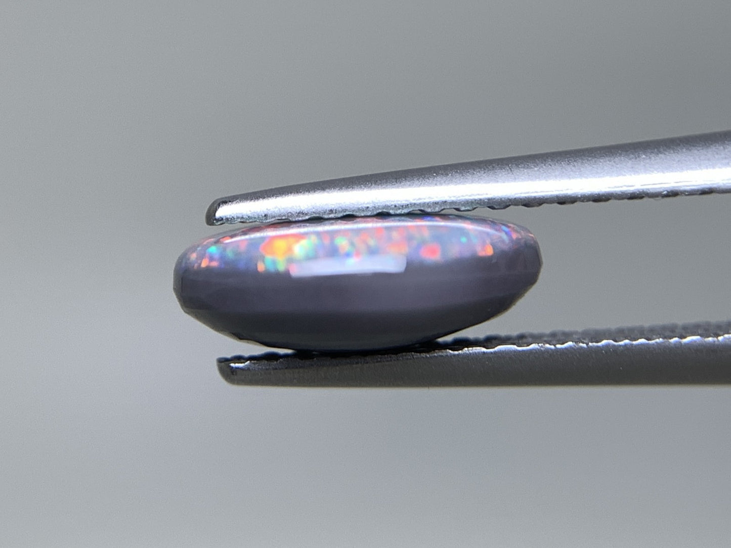 ブラックオパール 天然 1.583ct 中央宝石ソーティング付き 9.6㎜×7.7㎜×3.5㎜ ルース（ 裸石 ） 6933Y