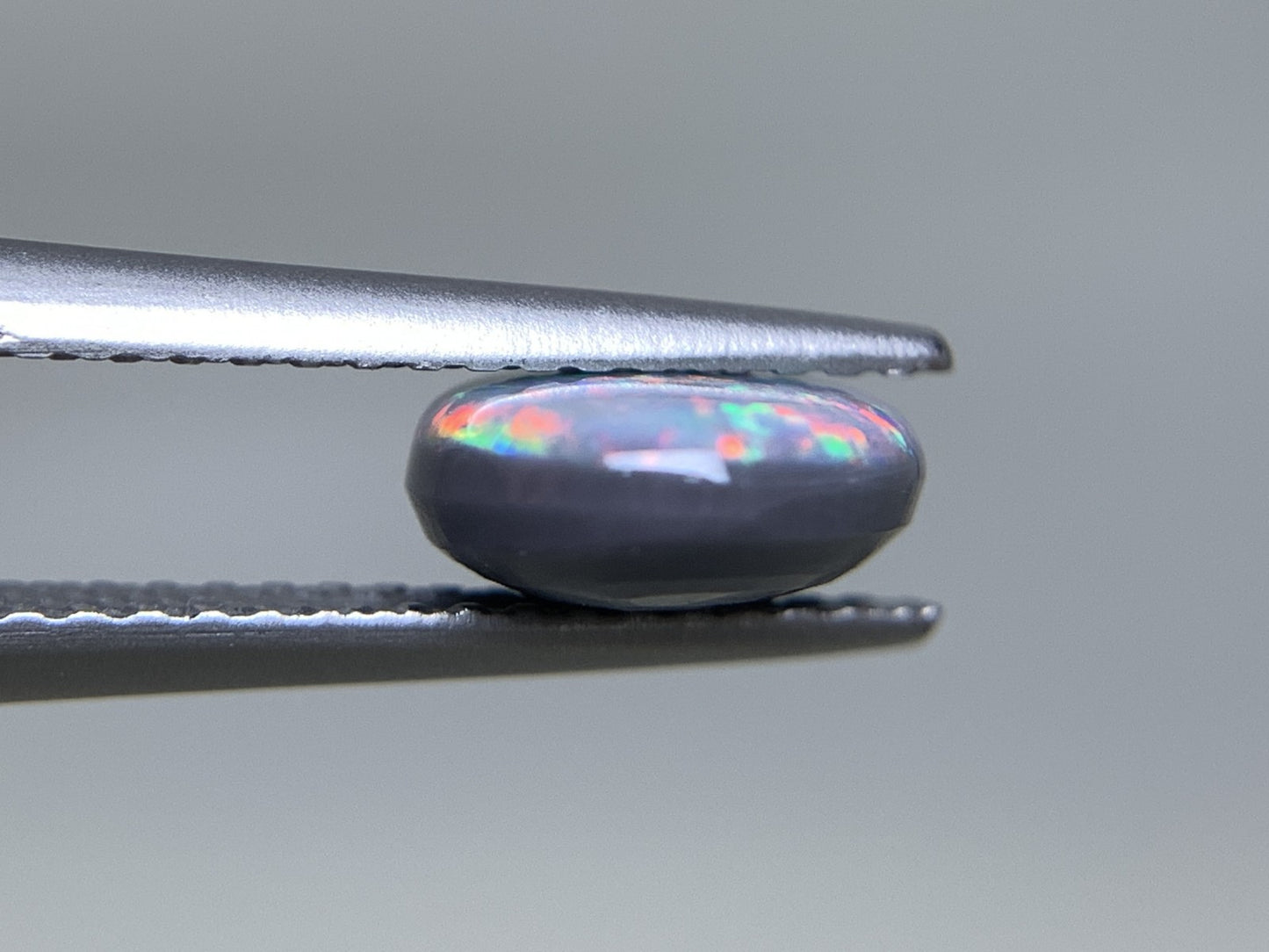 ブラックオパール 天然 1.583ct 中央宝石ソーティング付き 9.6㎜×7.7㎜×3.5㎜ ルース（ 裸石 ） 6933Y