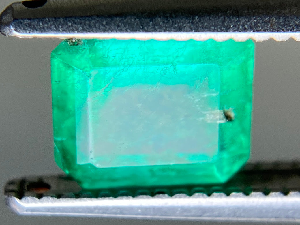 エメラルド 天然 0.968ct 宝石ソーティング付き 6.3㎜×5.6㎜×3.6㎜ ルース（ 裸石 ） 7724YY