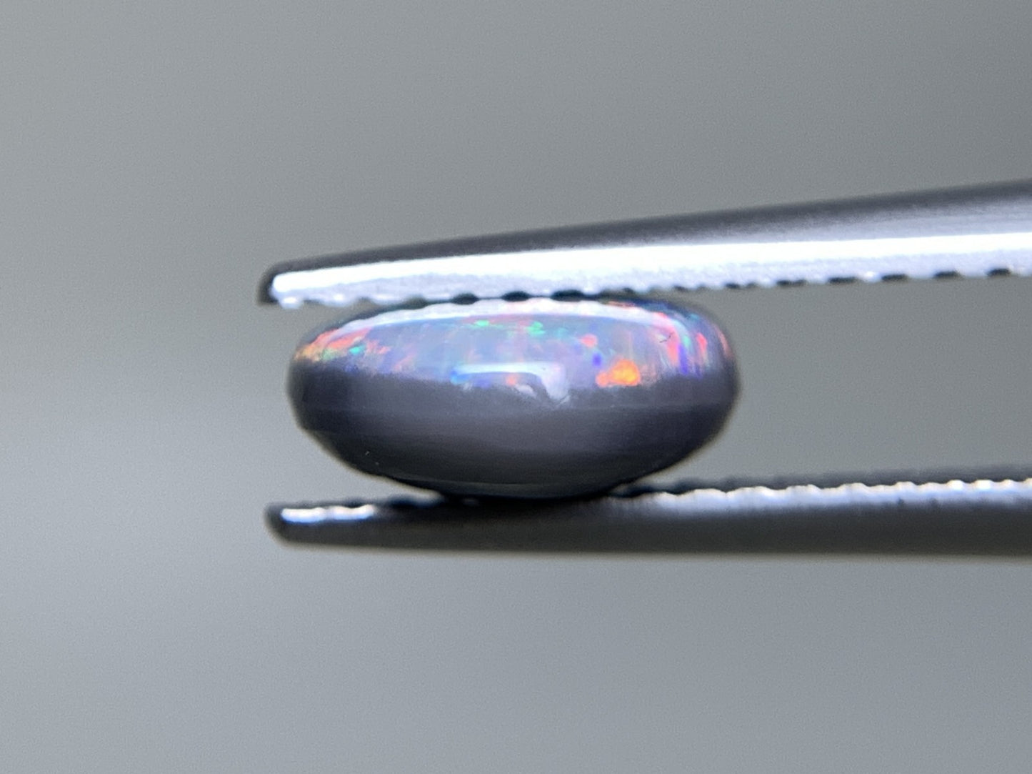 ブラックオパール 天然 1.583ct 中央宝石ソーティング付き 9.6㎜×7.7㎜×3.5㎜ ルース（ 裸石 ） 6933Y