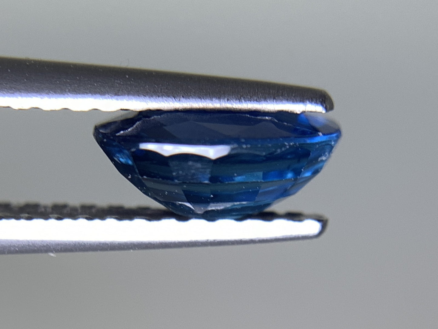 サファイア 天然  1.340ct  宝石ソーティング付き  7.4㎜×5.7㎜×3.4㎜  ラッピング無料  ルース（ 裸石 ）  5073Y