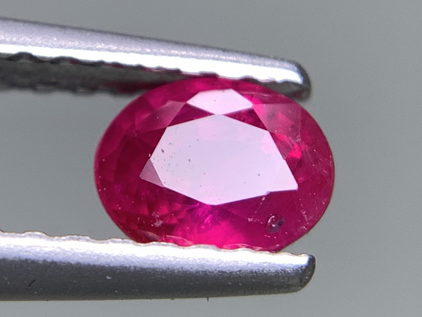ルビー 天然 0.564ct 宝石ソーティング付き 5.0㎜×4.1㎜×3.1㎜ ルース（ 裸石 ） 8023Y