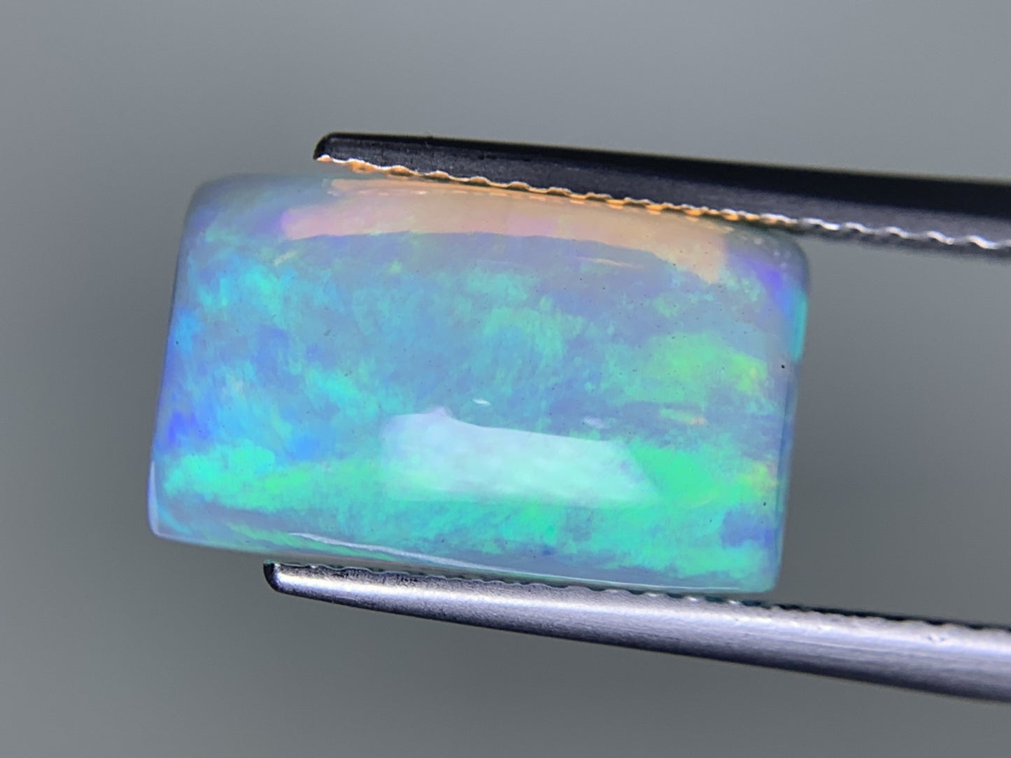 オパール 3.685ct 宝石ソーティング付き 13.7㎜×8.3㎜×5.5㎜ ルース（ 裸石 ） 3905Y