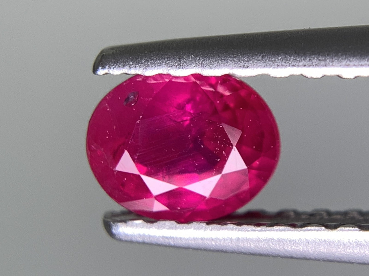 ルビー 天然 0.564ct 宝石ソーティング付き 5.0㎜×4.1㎜×3.1㎜ ルース（ 裸石 ） 8023Y