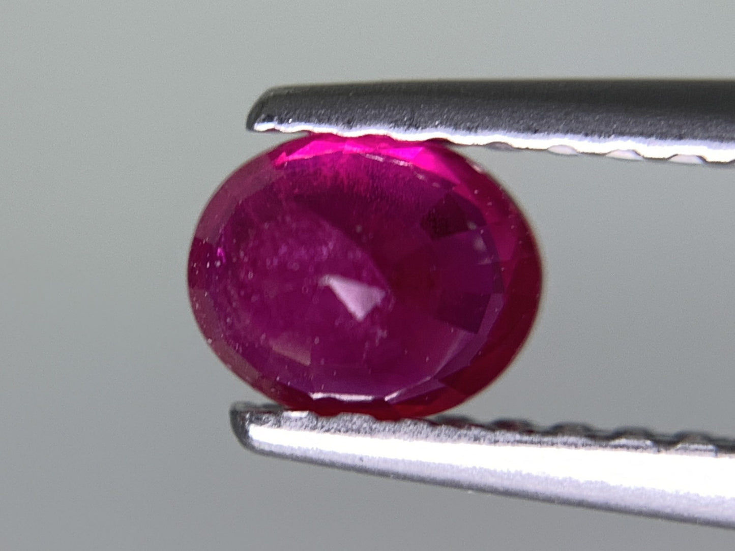 ルビー 天然 0.564ct 宝石ソーティング付き 5.0㎜×4.1㎜×3.1㎜ ルース（ 裸石 ） 8023Y