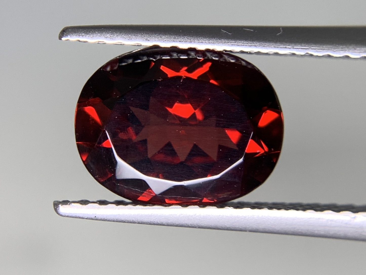 ガーネット 2.823ct  宝石ソーティング付き  10.0㎜×7.7㎜×4.4㎜  ルース（ 裸石 ） 2049Y