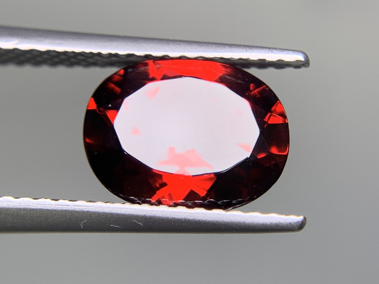 ガーネット 2.823ct  宝石ソーティング付き  10.0㎜×7.7㎜×4.4㎜  ルース（ 裸石 ） 2049Y