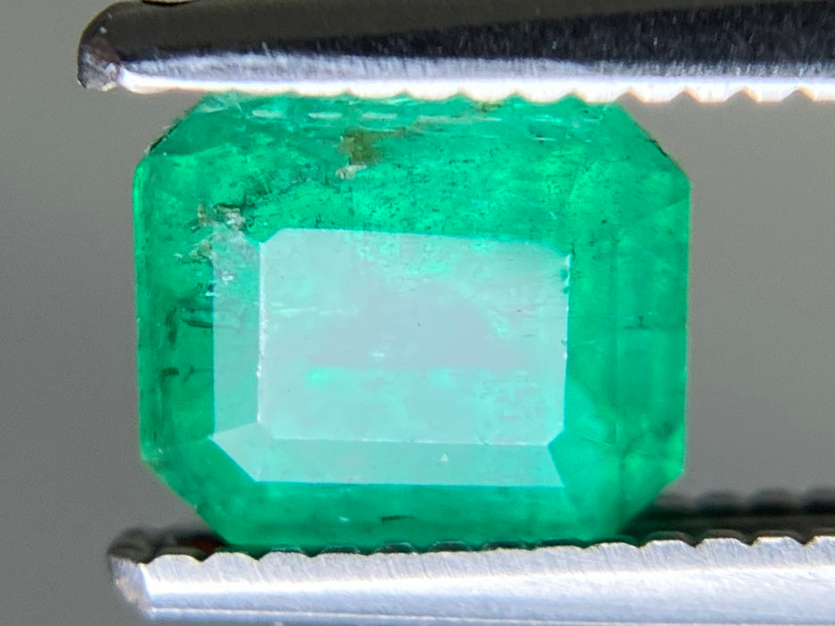 エメラルド 天然 0.897ct 宝石ソーティング付き 5.9㎜×5.1㎜×4.1㎜ ルース（ 裸石 ） 7746YY