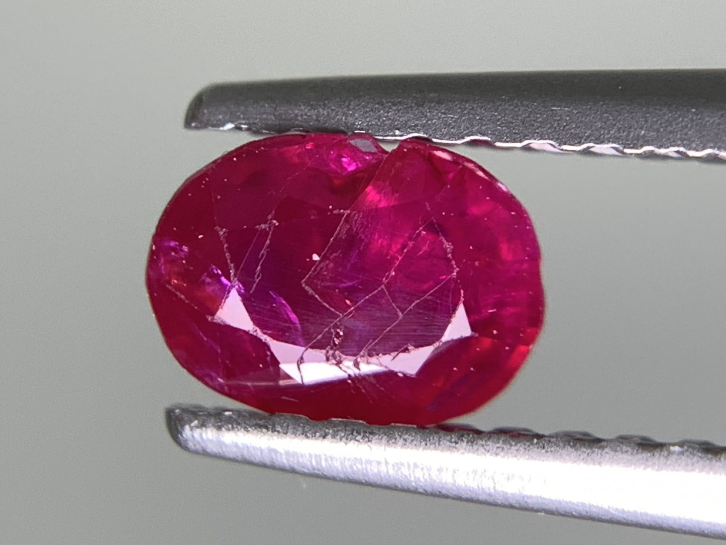 ルビー 天然 0.560ct 宝石ソーティング付き 5.6㎜×4.2㎜×2.7㎜ ルース（ 裸石 ） 7998Y