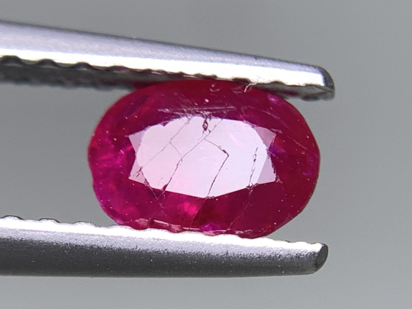 ルビー 天然 0.560ct 宝石ソーティング付き 5.6㎜×4.2㎜×2.7㎜ ルース（ 裸石 ） 7998Y