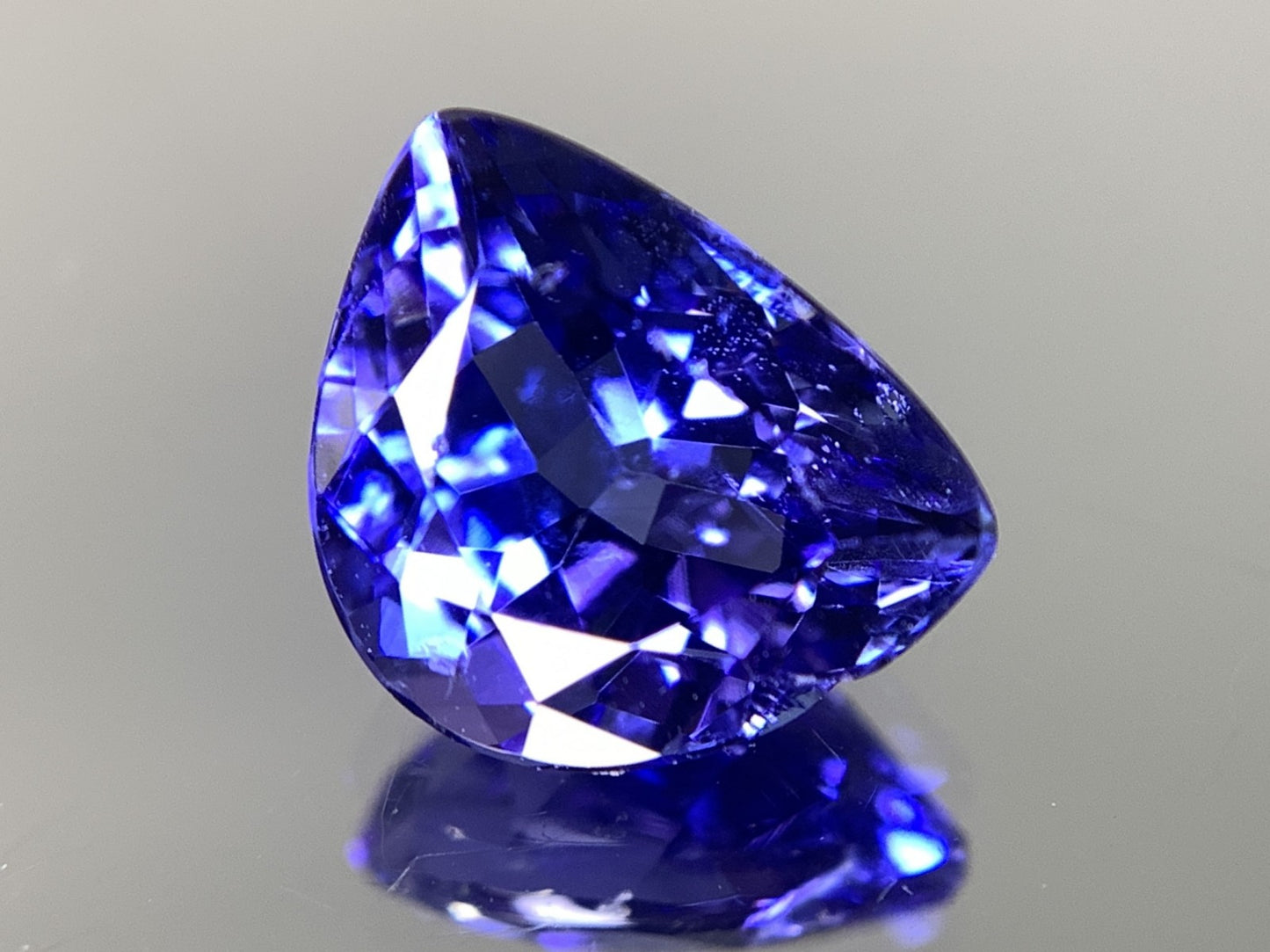 タンザナイト 2.862ct 宝石ソーティング付き  9.8㎜×7.8㎜×5.3㎜  ルース（ 裸石 ） 3012Y