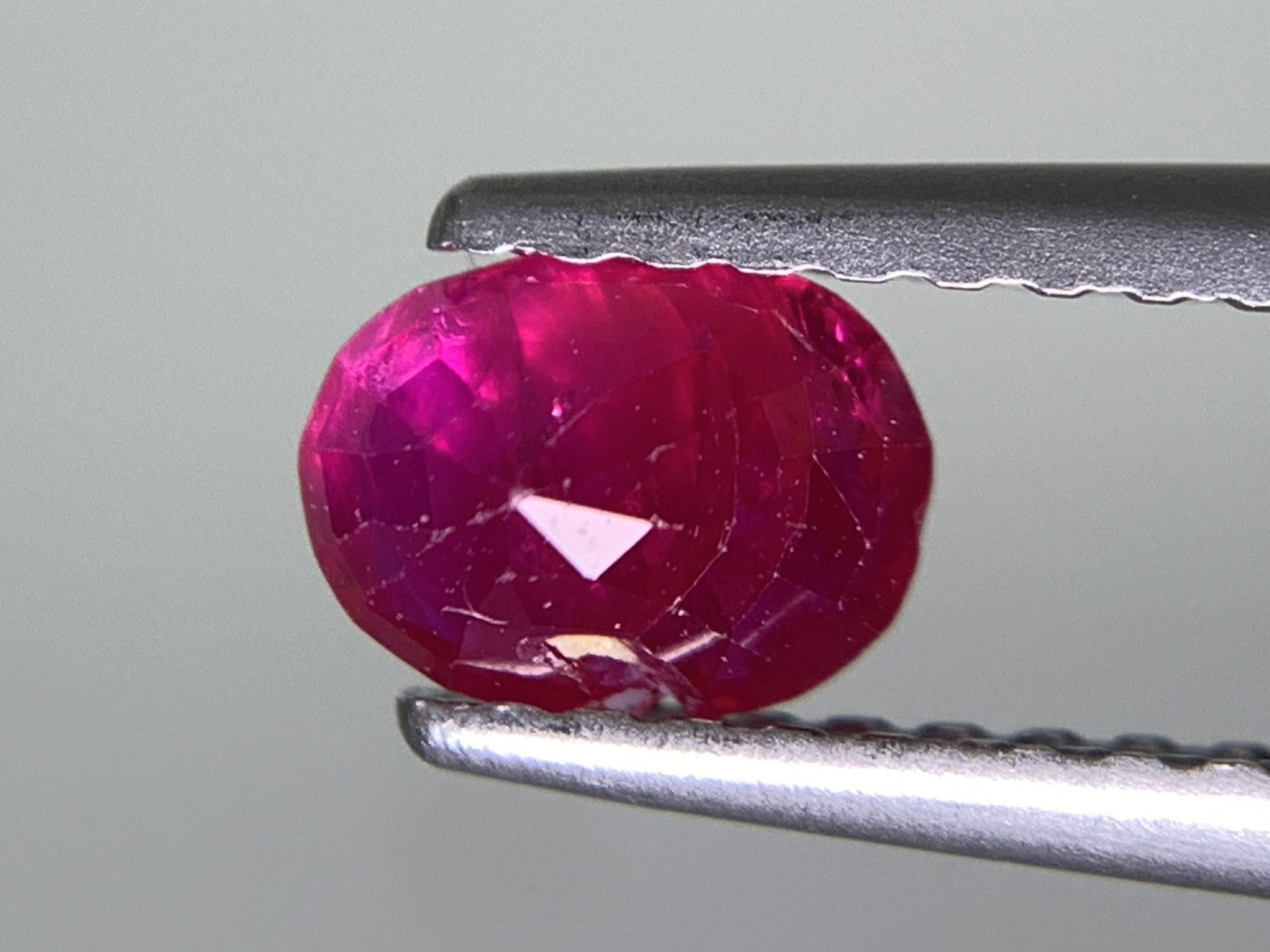 ルビー 天然 0.560ct 宝石ソーティング付き 5.6㎜×4.2㎜×2.7㎜ ルース（ 裸石 ） 7998Y