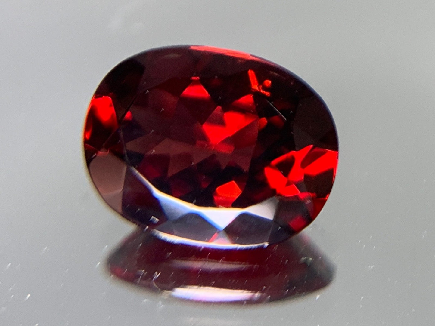 ガーネット 2.823ct  宝石ソーティング付き  10.0㎜×7.7㎜×4.4㎜  ルース（ 裸石 ） 2049Y
