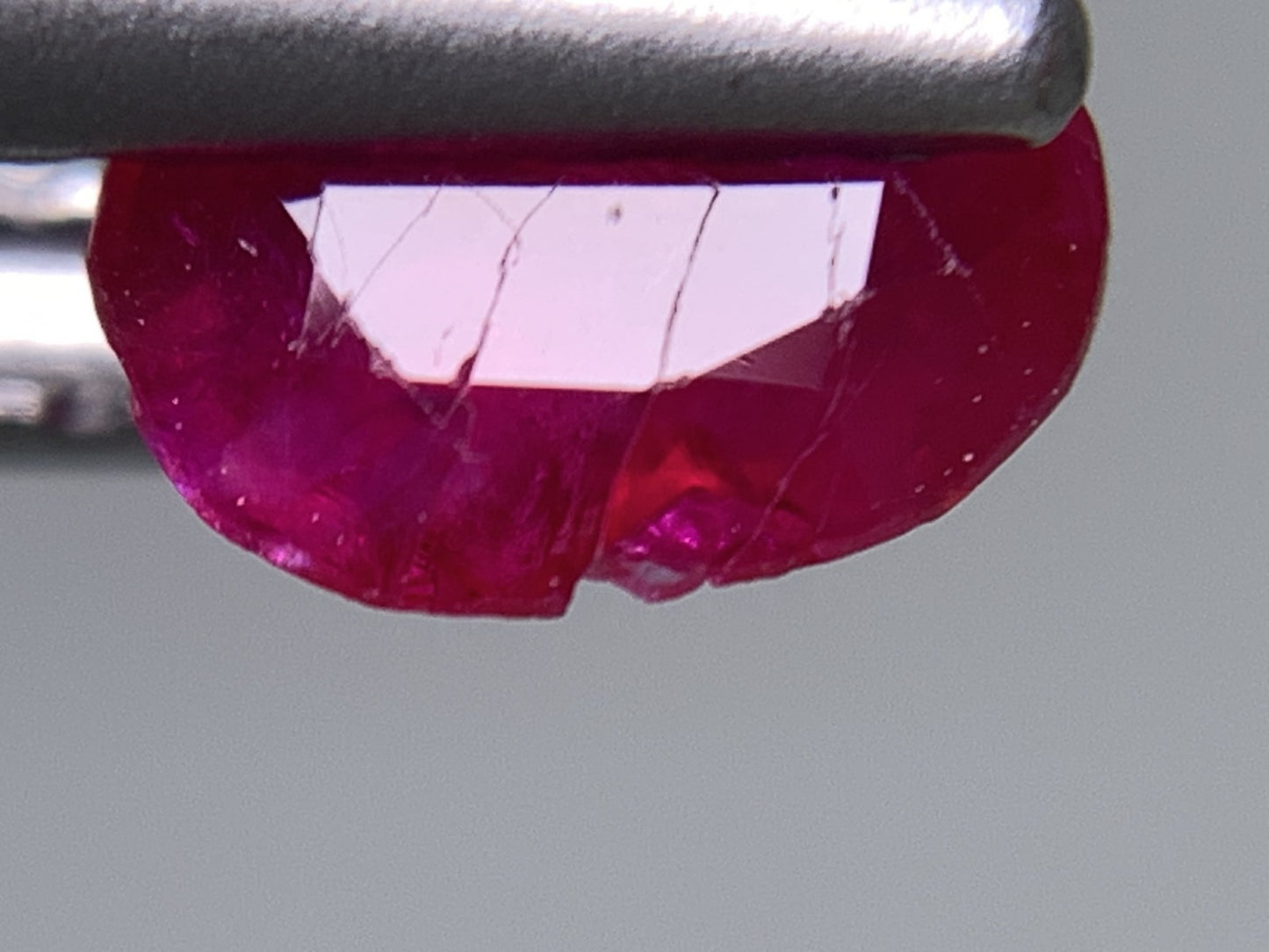 ルビー 天然 0.560ct 宝石ソーティング付き 5.6㎜×4.2㎜×2.7㎜ ルース（ 裸石 ） 7998Y