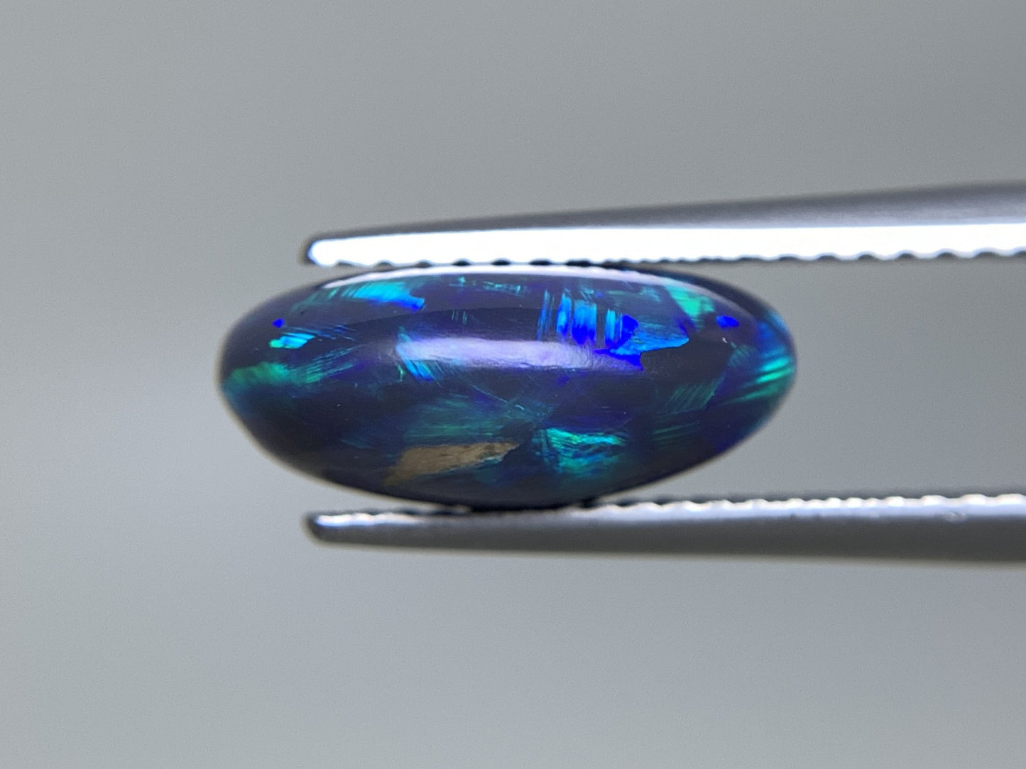 ブラックオパール 天然 3.755ct 中央宝石ソーティング付き 13.2㎜×9.1㎜×5.5㎜ ルース（ 裸石 ） 6917Y