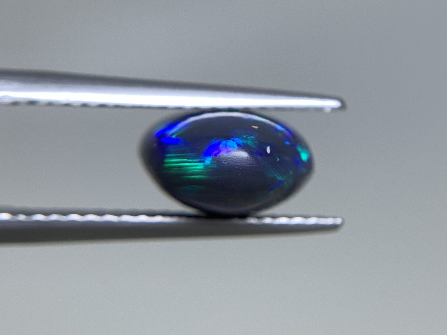 ブラックオパール 天然 3.755ct 中央宝石ソーティング付き 13.2㎜×9.1㎜×5.5㎜ ルース（ 裸石 ） 6917Y