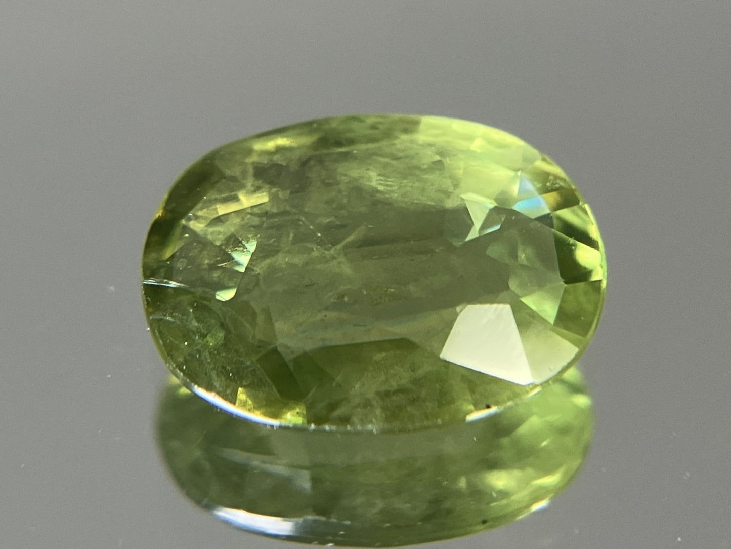 グリーンサファイア 1.197ct  宝石ソーティング付き  8.2㎜×6.3㎜×2.0㎜  天然 ルース（ 裸石 ） 4504YY