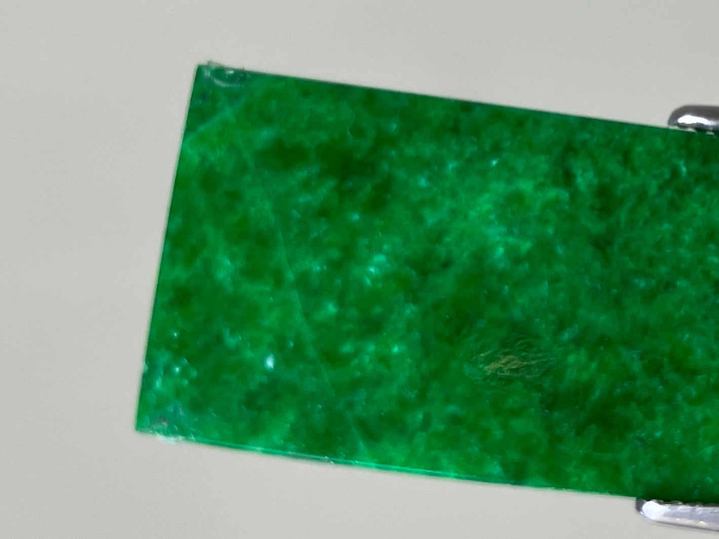 ひすい（ヒスイ 翡翠） 天然 11.832ct 宝石鑑別書付き 29.5㎜×14.7㎜×1.7㎜ ルース（ 裸石 ） 8208YY