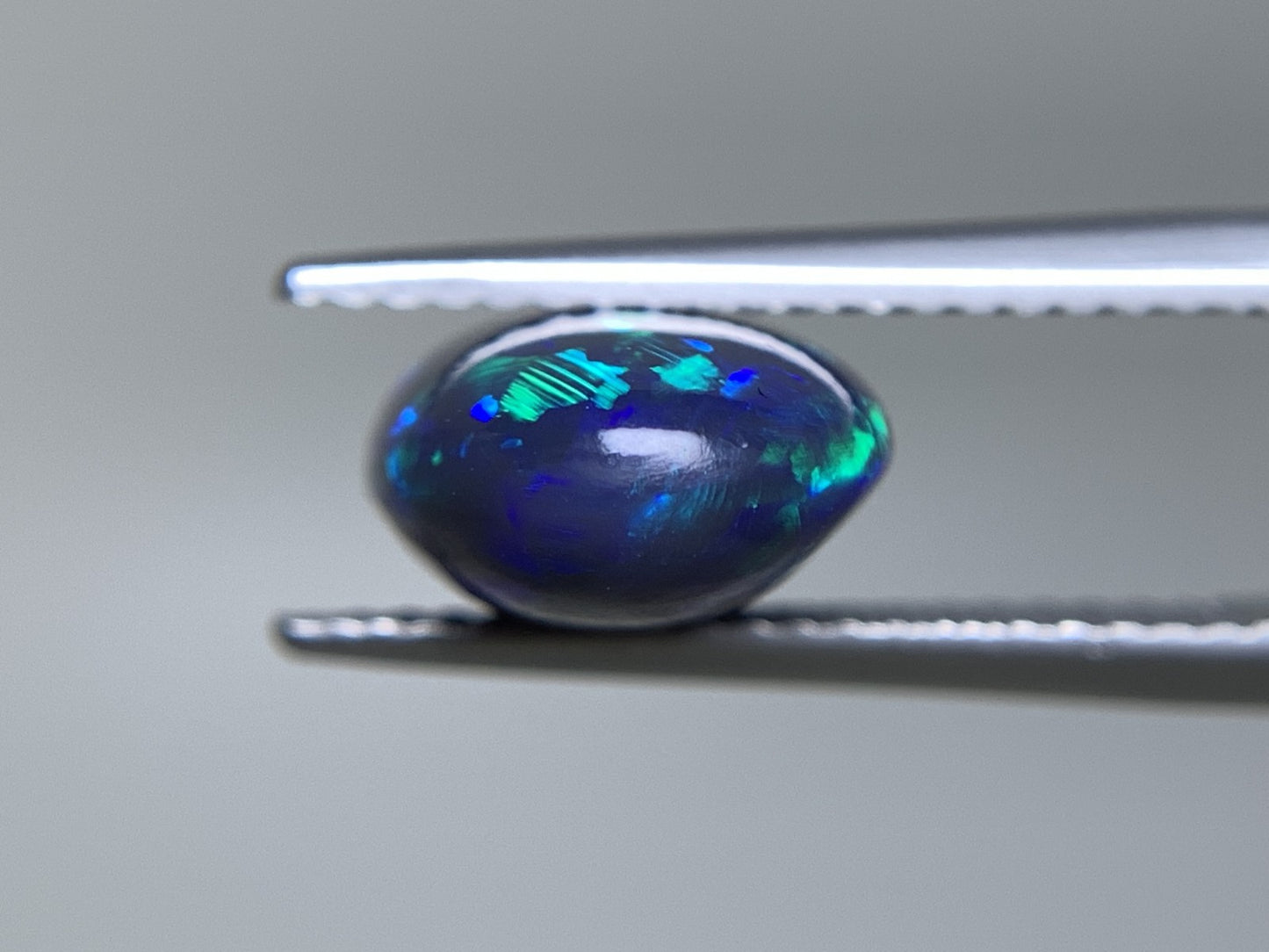 ブラックオパール 天然 3.755ct 中央宝石ソーティング付き 13.2㎜×9.1㎜×5.5㎜ ルース（ 裸石 ） 6917Y