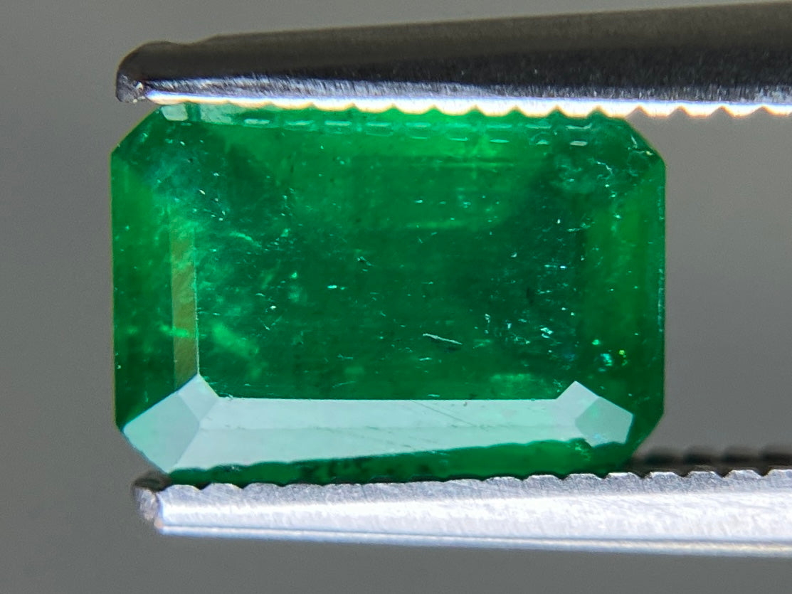 エメラルド 天然 1.279ct 宝石ソーティング付き 8.1㎜×5.6㎜×3.3㎜ ルース（ 裸石 ） 7775YY