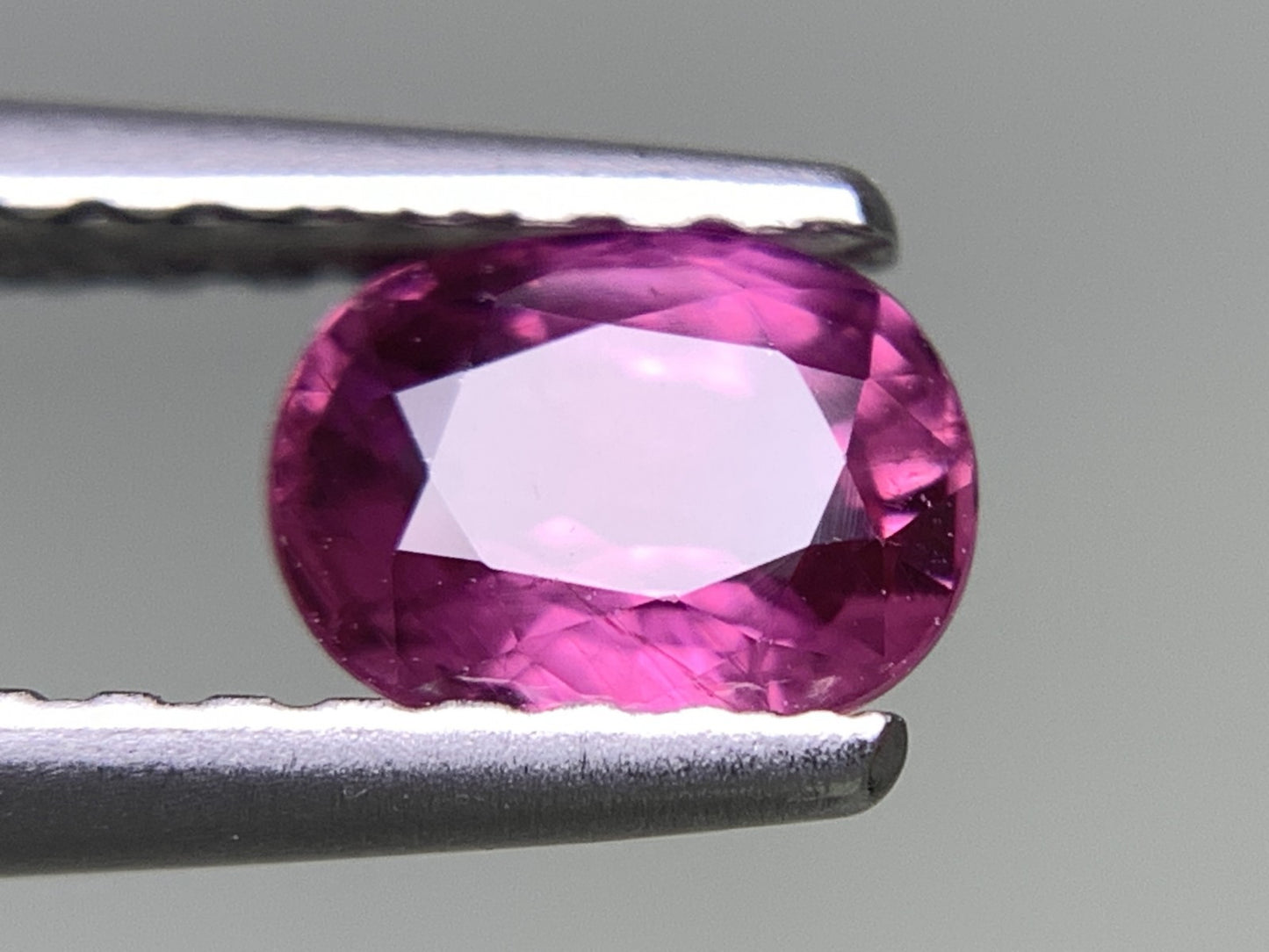 ルビー 天然 0.565ct 宝石ソーティング付き 5.4㎜×4.1㎜×2.5㎜ ルース（ 裸石 ） 8018Y