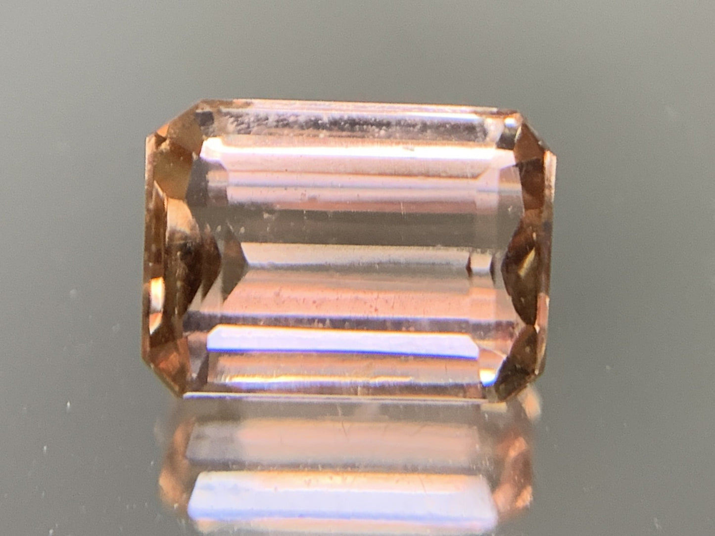 インペリアルトパーズ 1.946ct  宝石ソーティング付き  7.9㎜×5.9㎜×3.6㎜  ルース（ 裸石 ） 2024Y