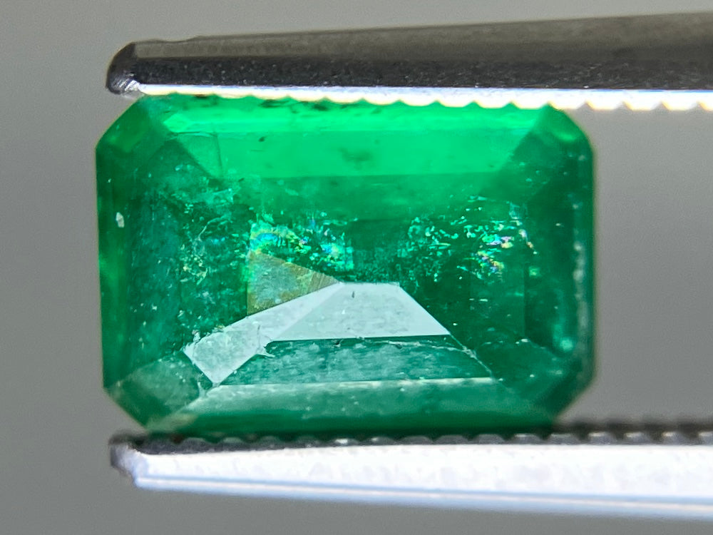 エメラルド 天然 1.279ct 宝石ソーティング付き 8.1㎜×5.6㎜×3.3㎜ ルース（ 裸石 ） 7775YY