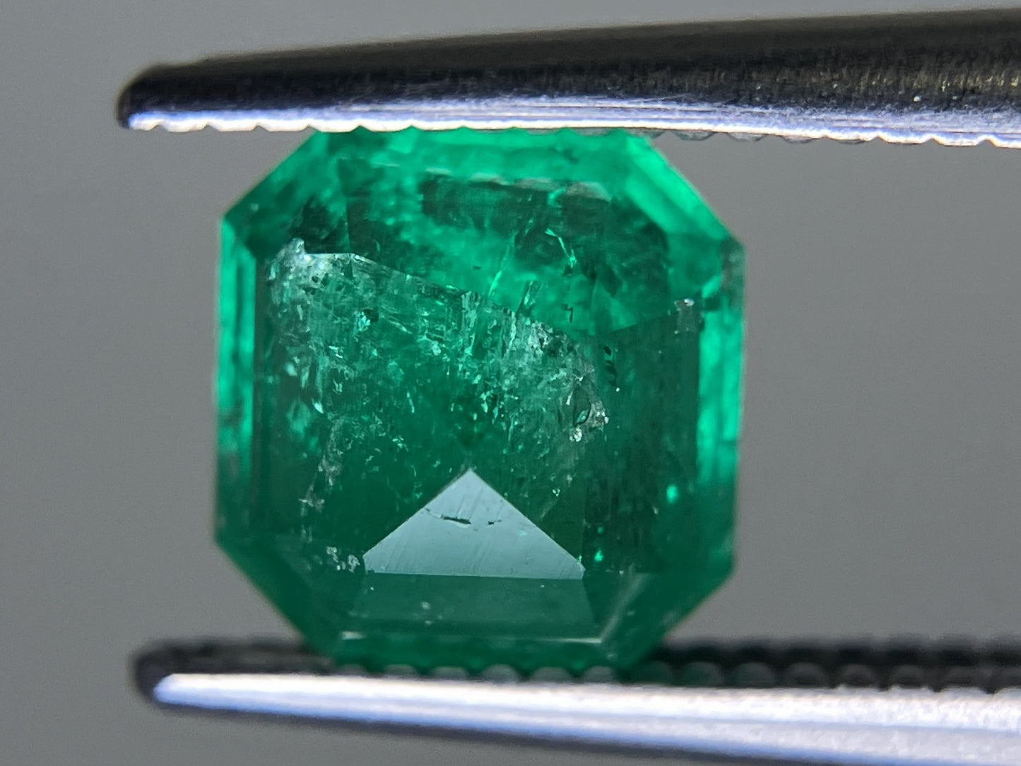 エメラルド  1.106ct  中央宝石ソーティング付き  6.71㎜×6.26㎜×4.20㎜  ルース（ 裸石 ） 3228YY
