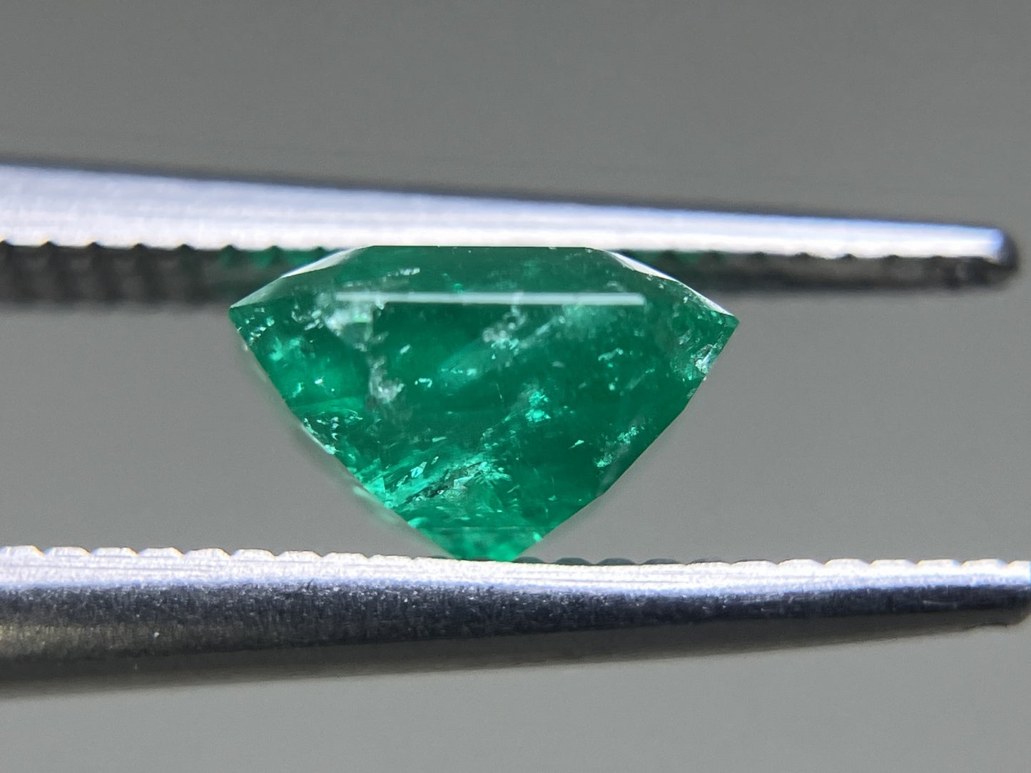 エメラルド  1.106ct  中央宝石ソーティング付き  6.71㎜×6.26㎜×4.20㎜  ルース（ 裸石 ） 3228YY