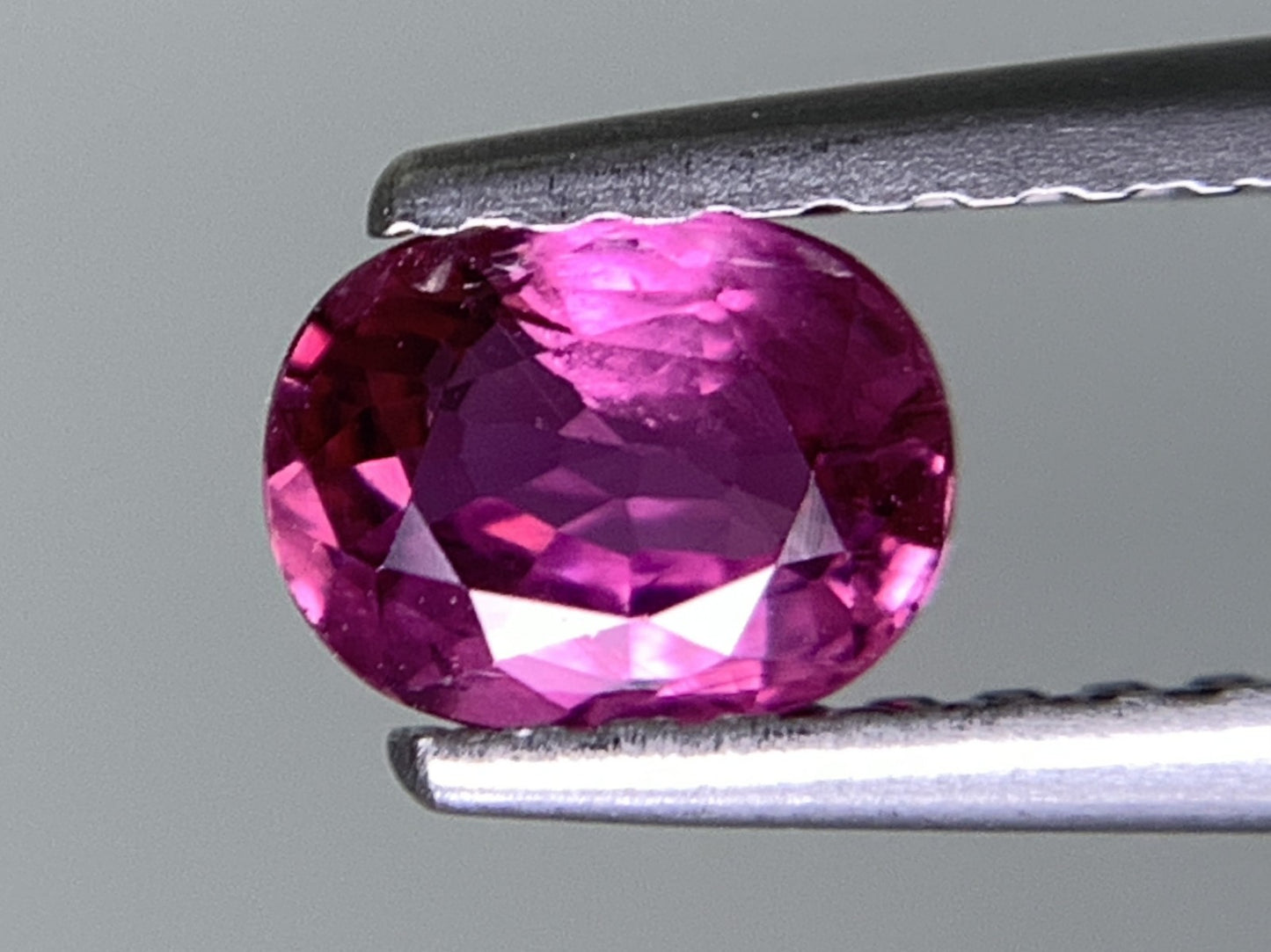ルビー 天然 0.565ct 宝石ソーティング付き 5.4㎜×4.1㎜×2.5㎜ ルース（ 裸石 ） 8018Y