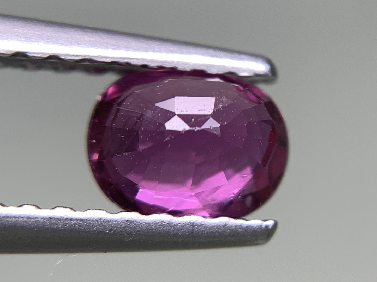 ルビー 天然 0.565ct 宝石ソーティング付き 5.4㎜×4.1㎜×2.5㎜ ルース（ 裸石 ） 8018Y