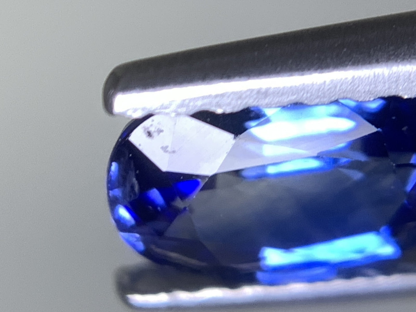 サファイア 天然  1.102ct  宝石ソーティング付き  7.1㎜×5.0㎜×3.0㎜  ラッピング無料  ルース（ 裸石 ）  4479Y