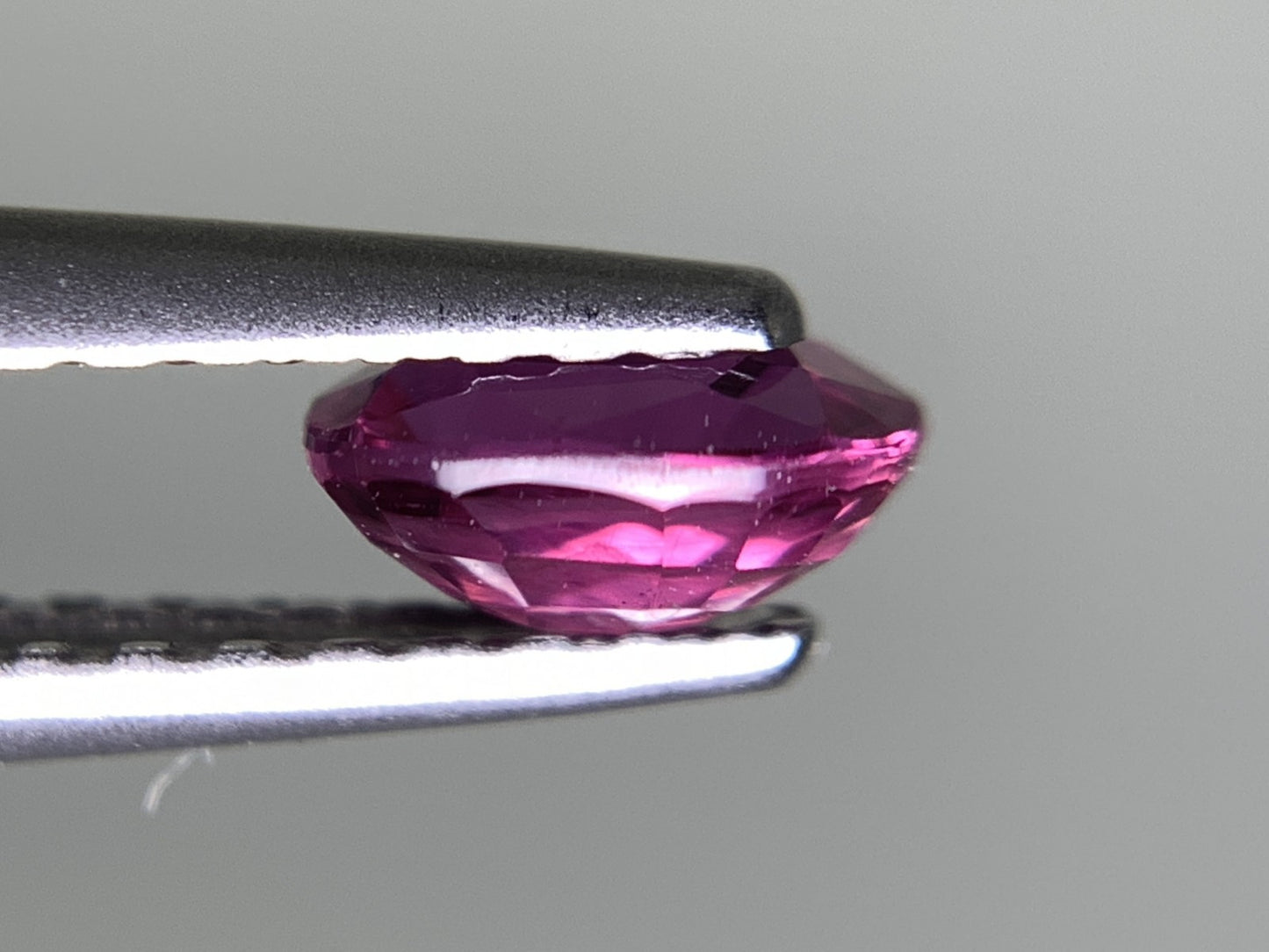 ルビー 天然 0.565ct 宝石ソーティング付き 5.4㎜×4.1㎜×2.5㎜ ルース（ 裸石 ） 8018Y