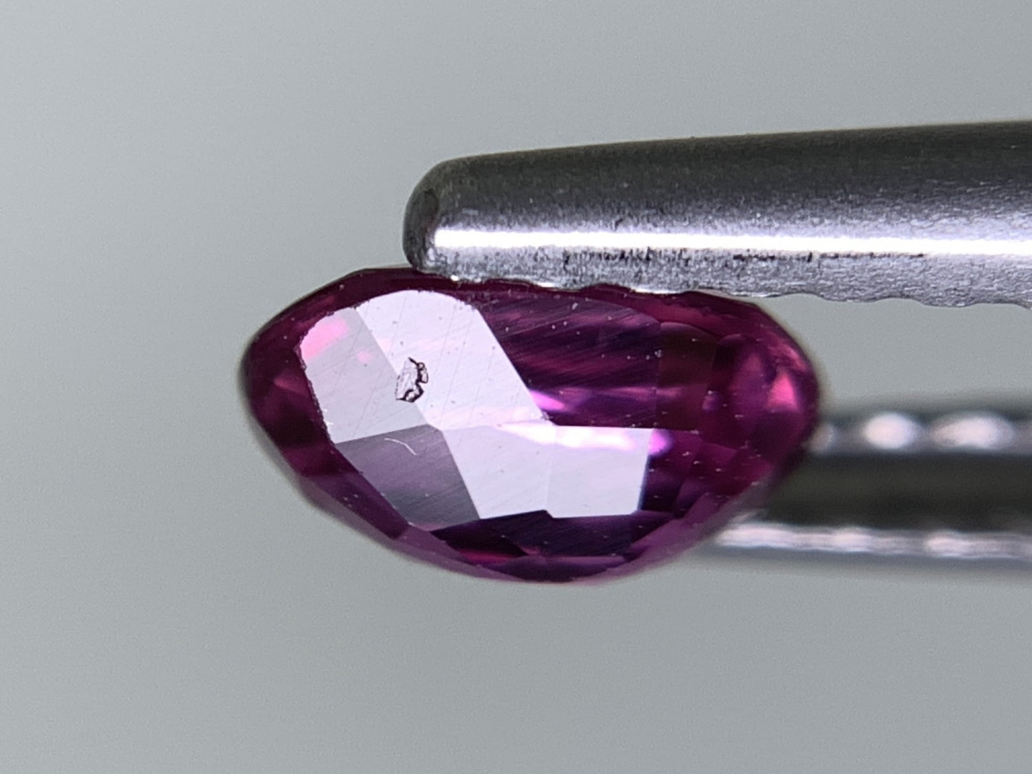 ルビー 天然 0.565ct 宝石ソーティング付き 5.4㎜×4.1㎜×2.5㎜ ルース（ 裸石 ） 8018Y