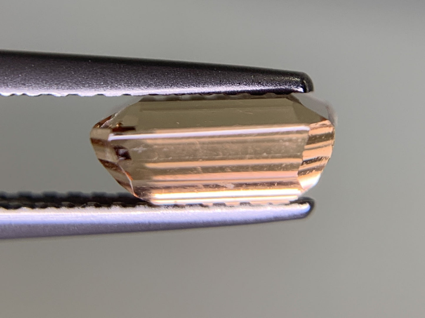 インペリアルトパーズ 1.946ct  宝石ソーティング付き  7.9㎜×5.9㎜×3.6㎜  ルース（ 裸石 ） 2024Y