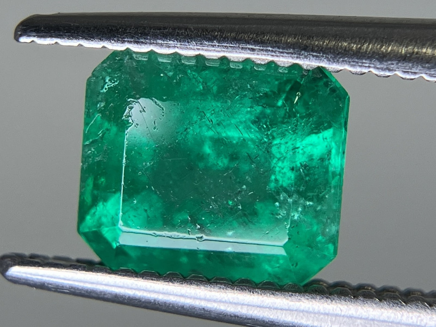 エメラルド  1.140ct  中央宝石ソーティング付き  6.64㎜×5.87㎜×4.47㎜  ルース（ 裸石 ） 3210YY