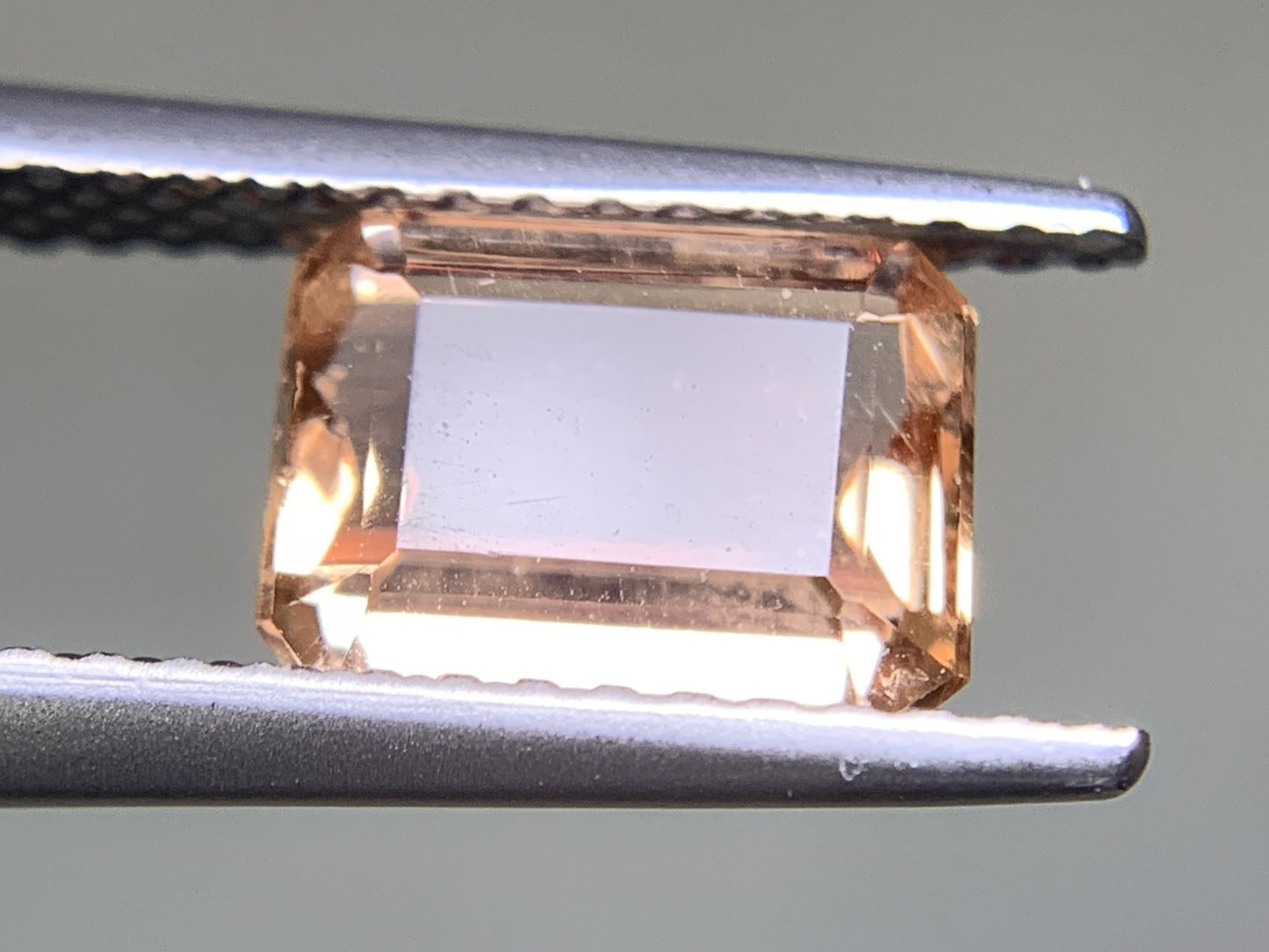 インペリアルトパーズ 1.946ct  宝石ソーティング付き  7.9㎜×5.9㎜×3.6㎜  ルース（ 裸石 ） 2024Y