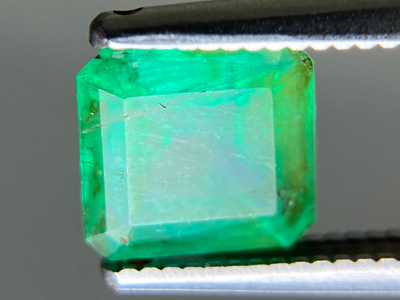エメラルド 天然 1.275ct 中央宝石ソーティング付き 6.73㎜×6.36㎜×4.38㎜ ルース（ 裸石 ） 7740YY