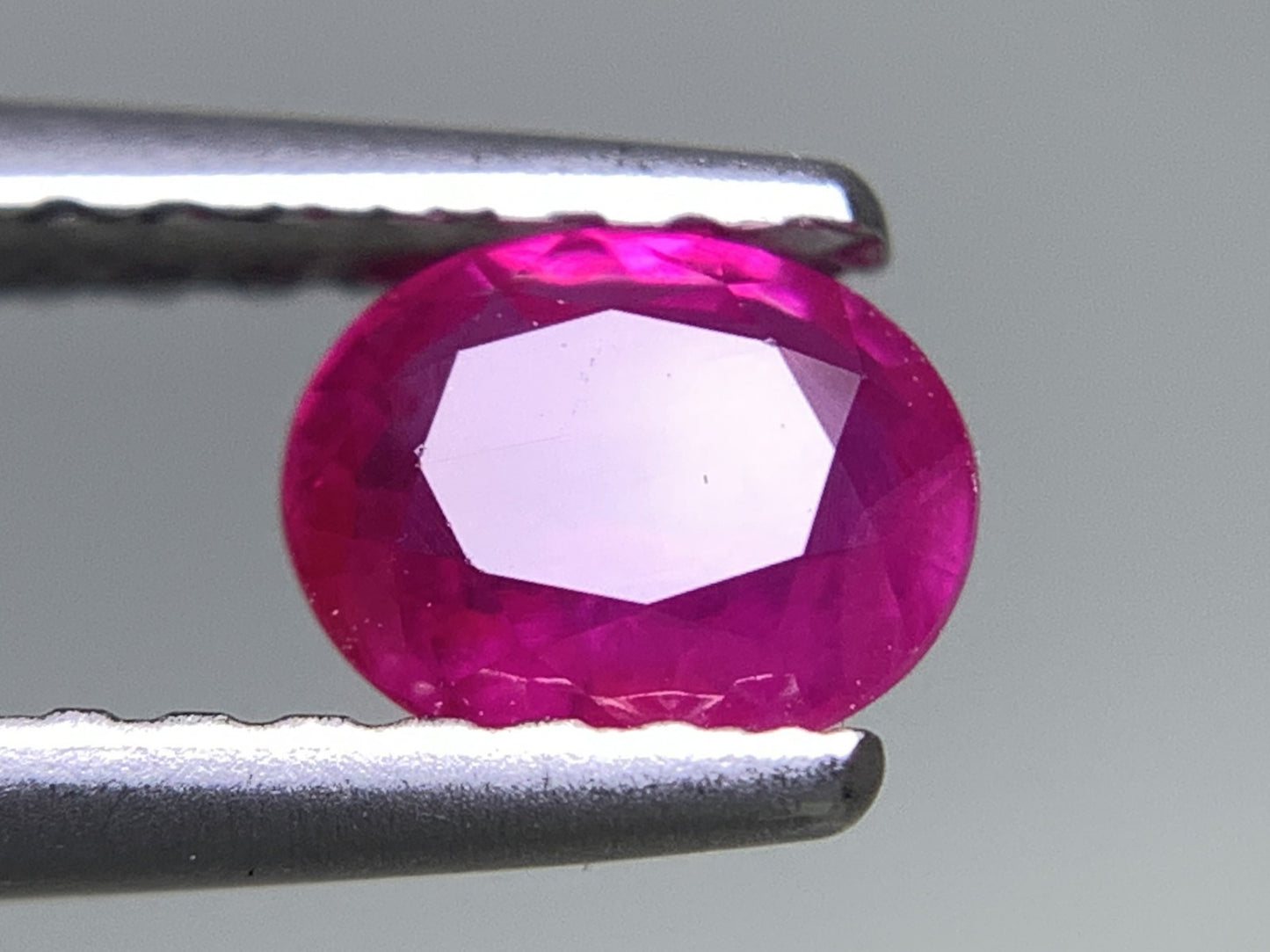 ルビー 天然 0.571ct 宝石ソーティング付き 5.1㎜×4.2㎜×2.4㎜ ルース（ 裸石 ） 8010Y